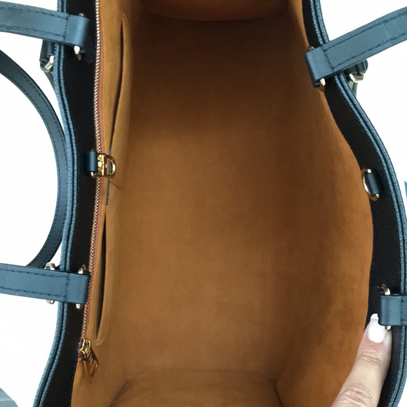 Authentic Louis Vuitton Black All Leather Large tote Bag. On the go LIKE NEW!! - Picture 11 of 17